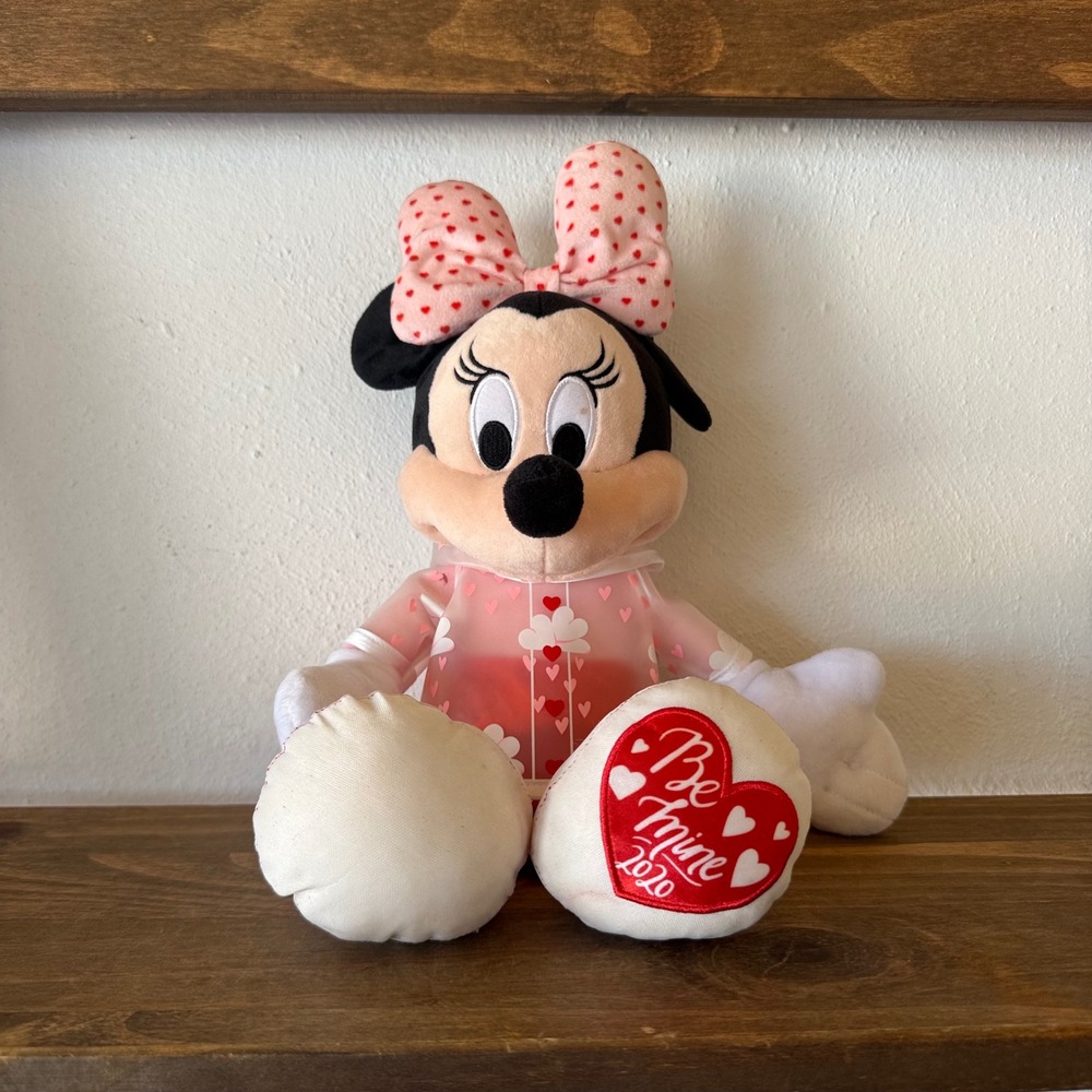 Disney Store Minnie Mouse Be Mine Valentine 2020 Plush Pink Hearts